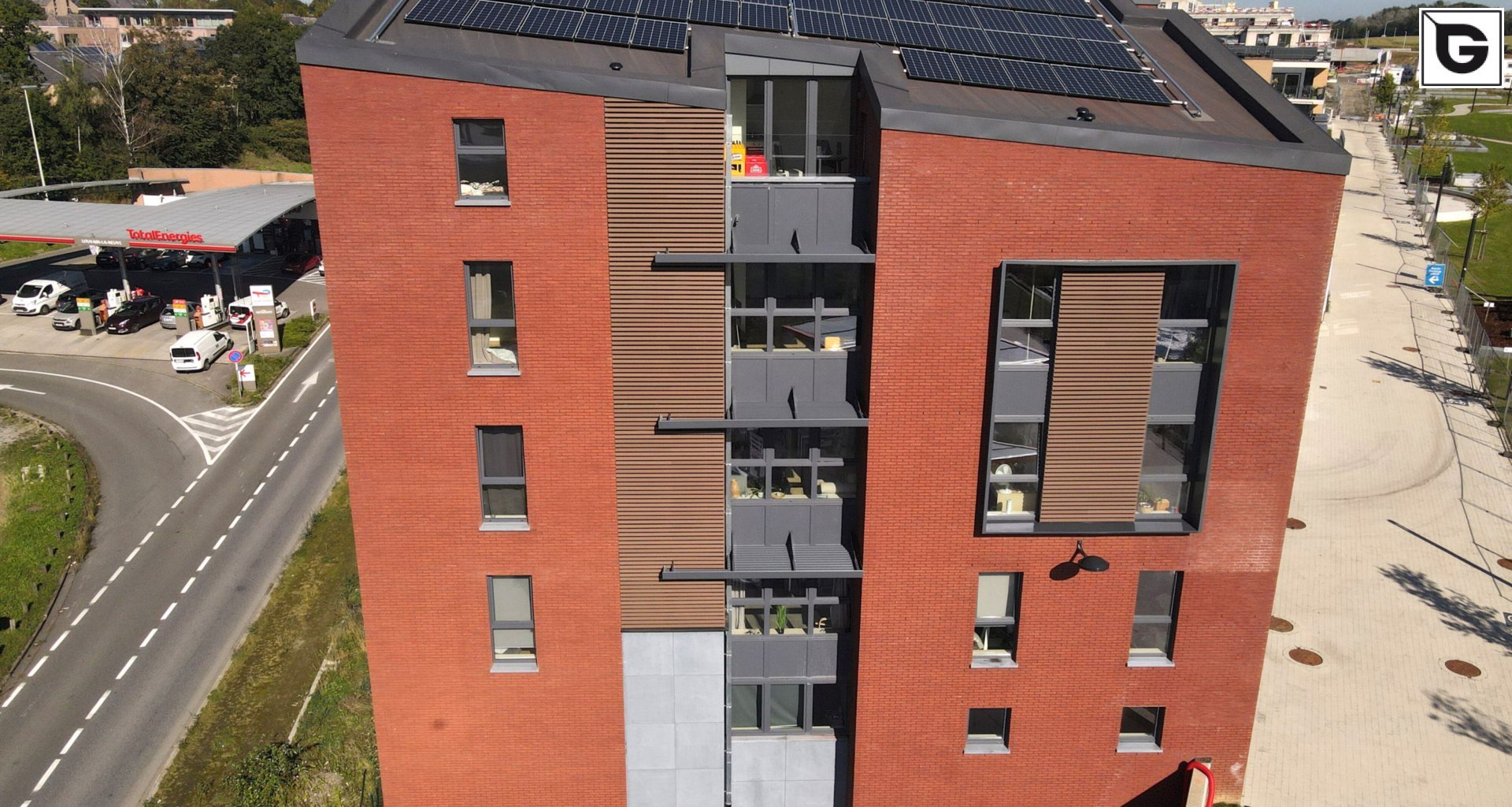 Wohngebäude_Offene Fassadenverkleidung - horiz._Wohnhaus