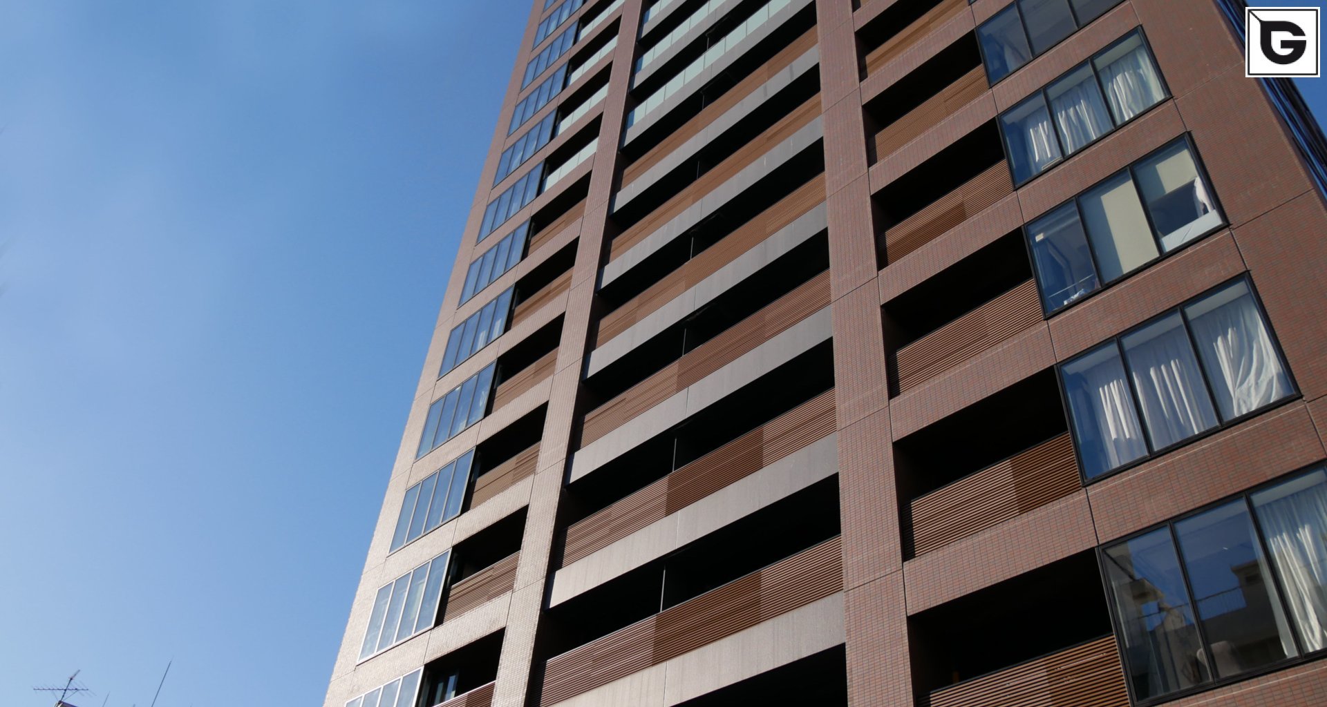 Wohngebäude_Geländer_Wohnhaus