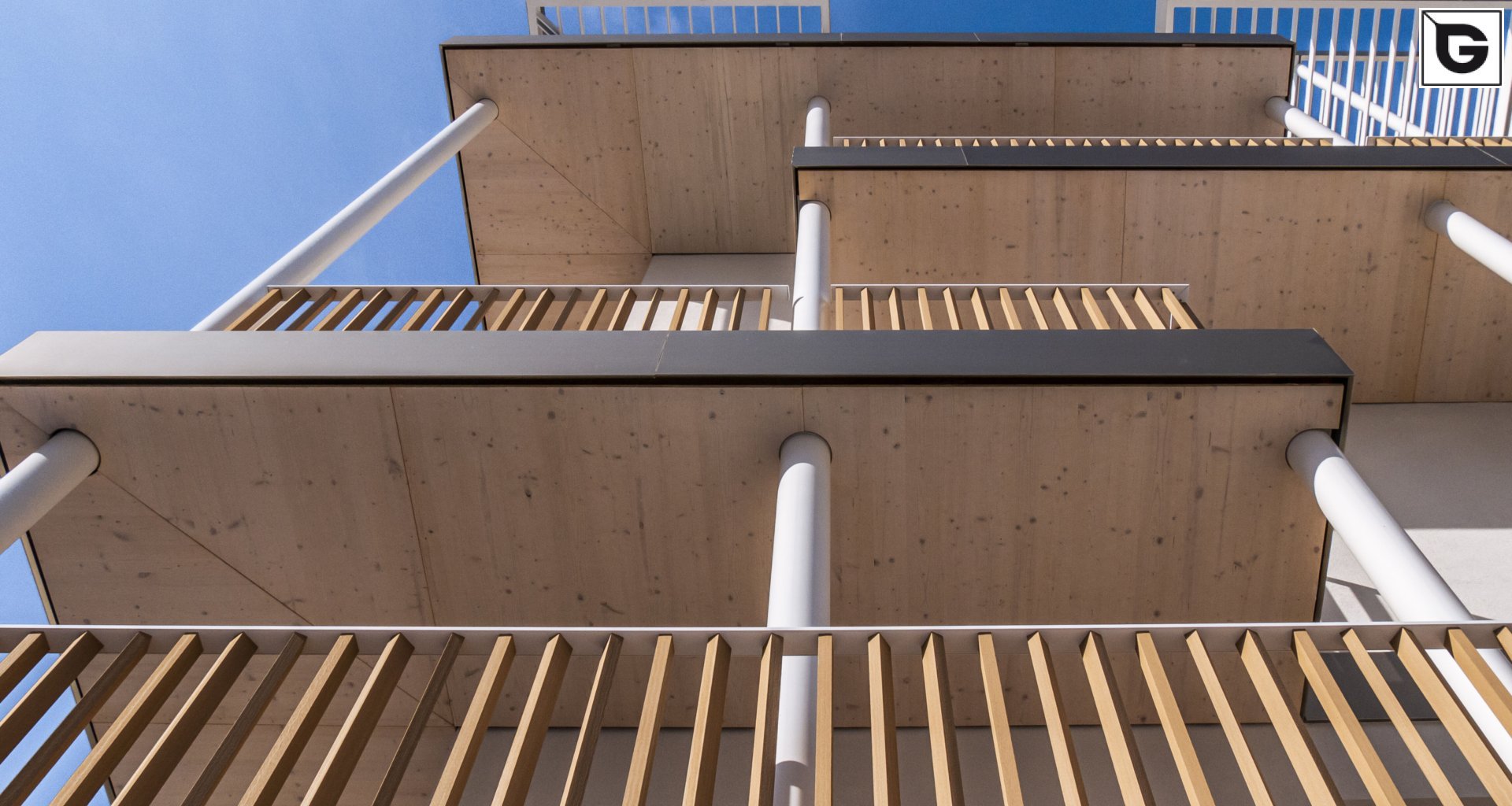 Wohngebäude_Geländer_Wohnhaus