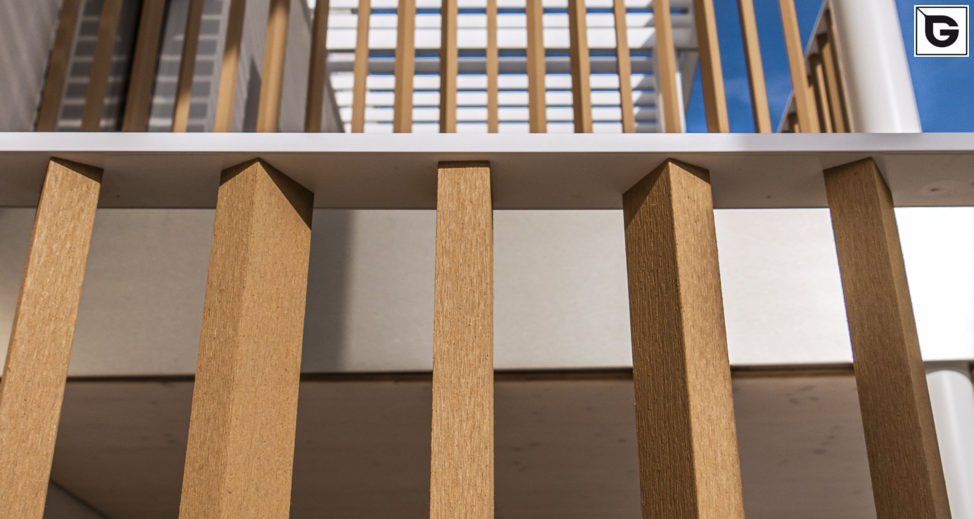 Wohngebäude_Geländer_Wohnhaus