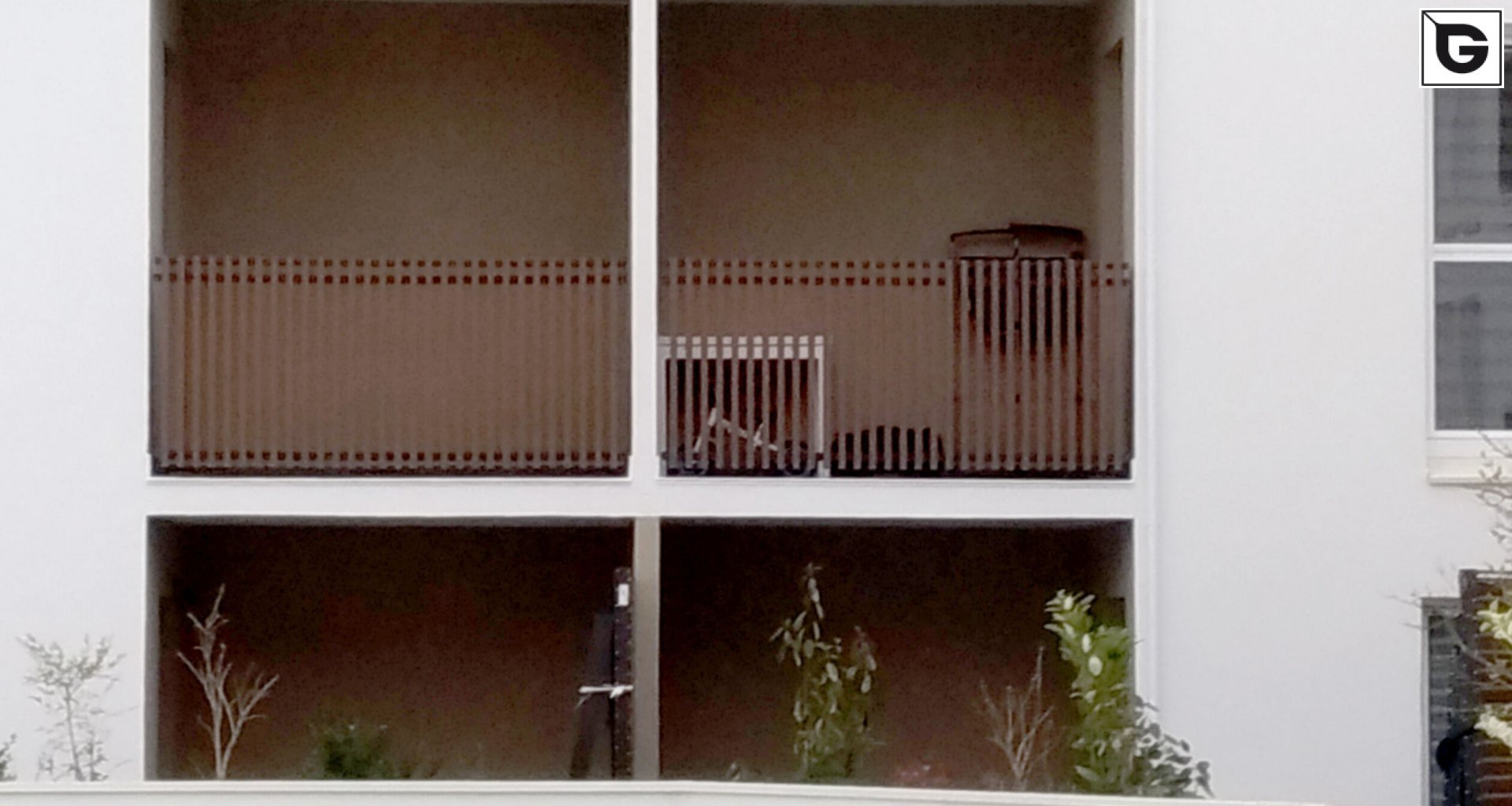 Wohngebäude_Geländer_Wohnhaus