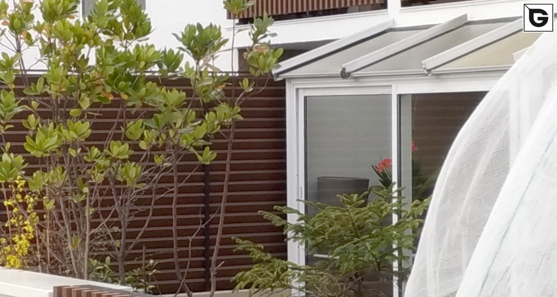 Wohngebäude_Geländer_Wohnhaus