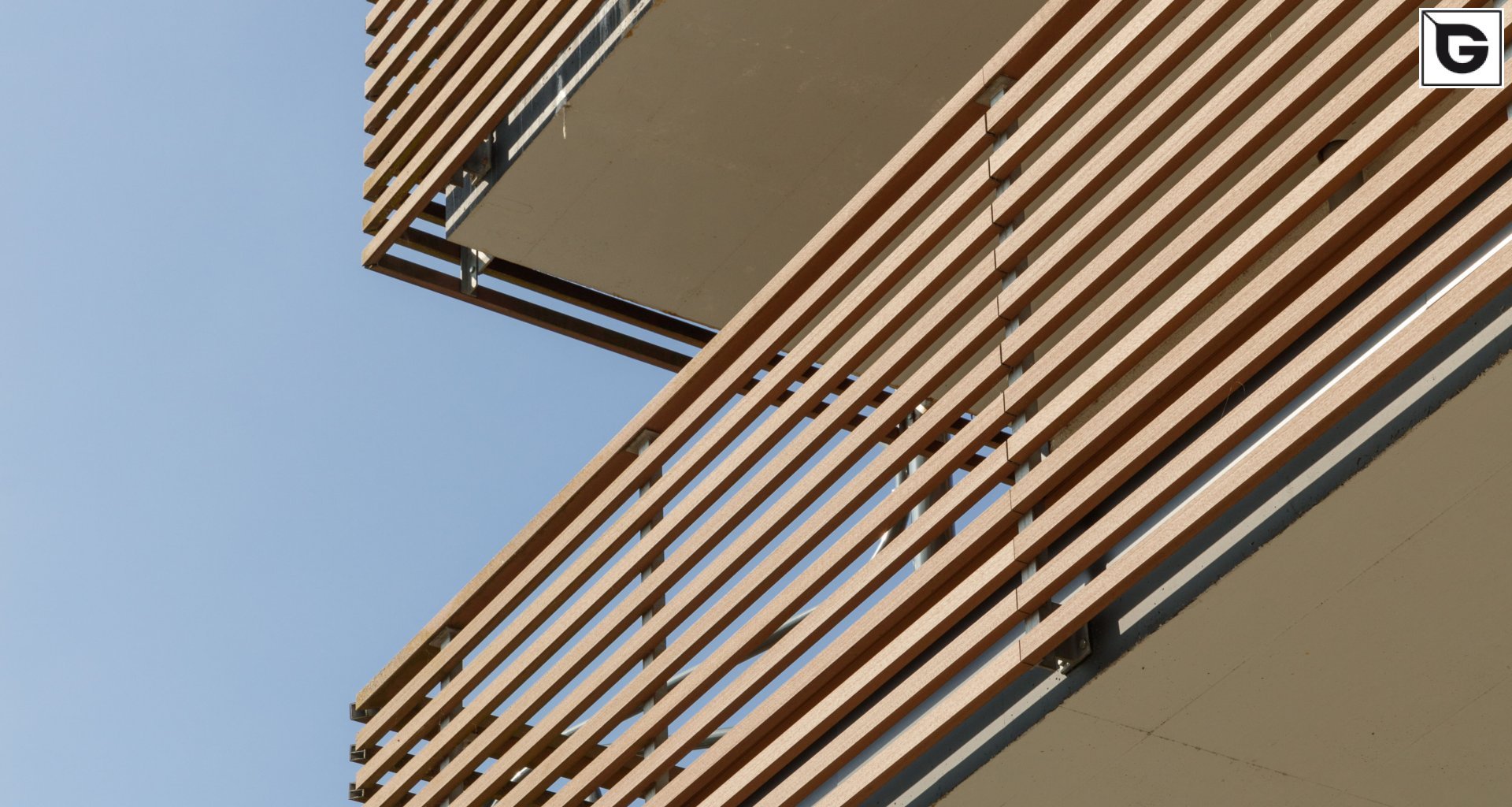 Wohngebäude_Geländer_Wohnhaus