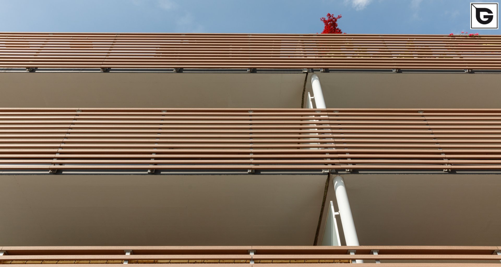 Wohngebäude_Geländer_Wohnhaus