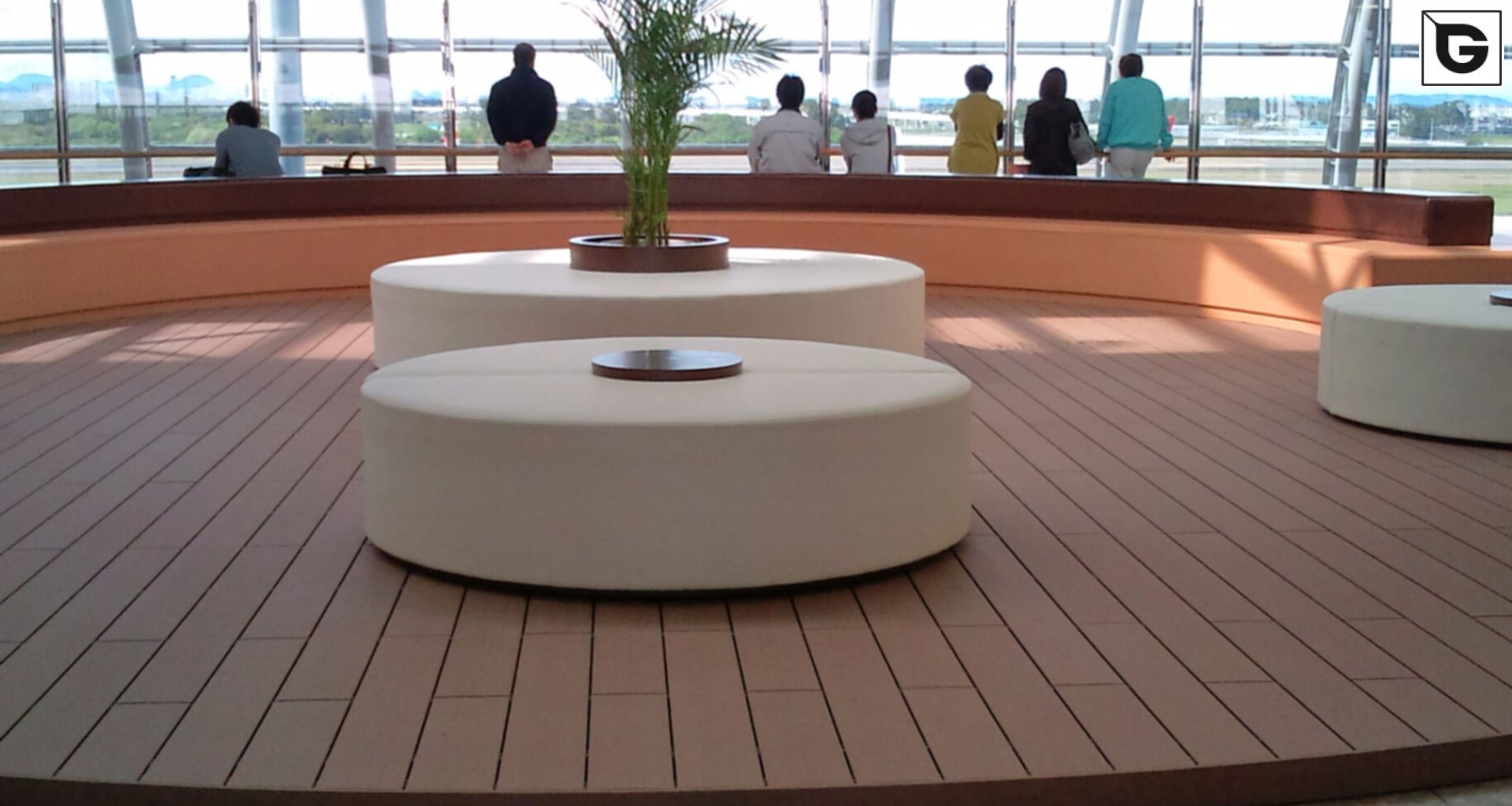 Transport-Einrichtungen_Terrasse Gewerbliche Nutzung_Flughafen, Bahnhof