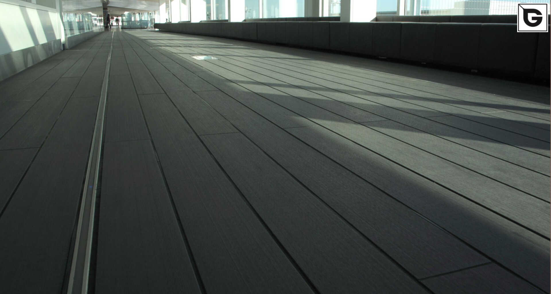 Transport-Einrichtungen_Terrasse Gewerbliche Nutzung_Vorzeigeprojekte - WPC holz 