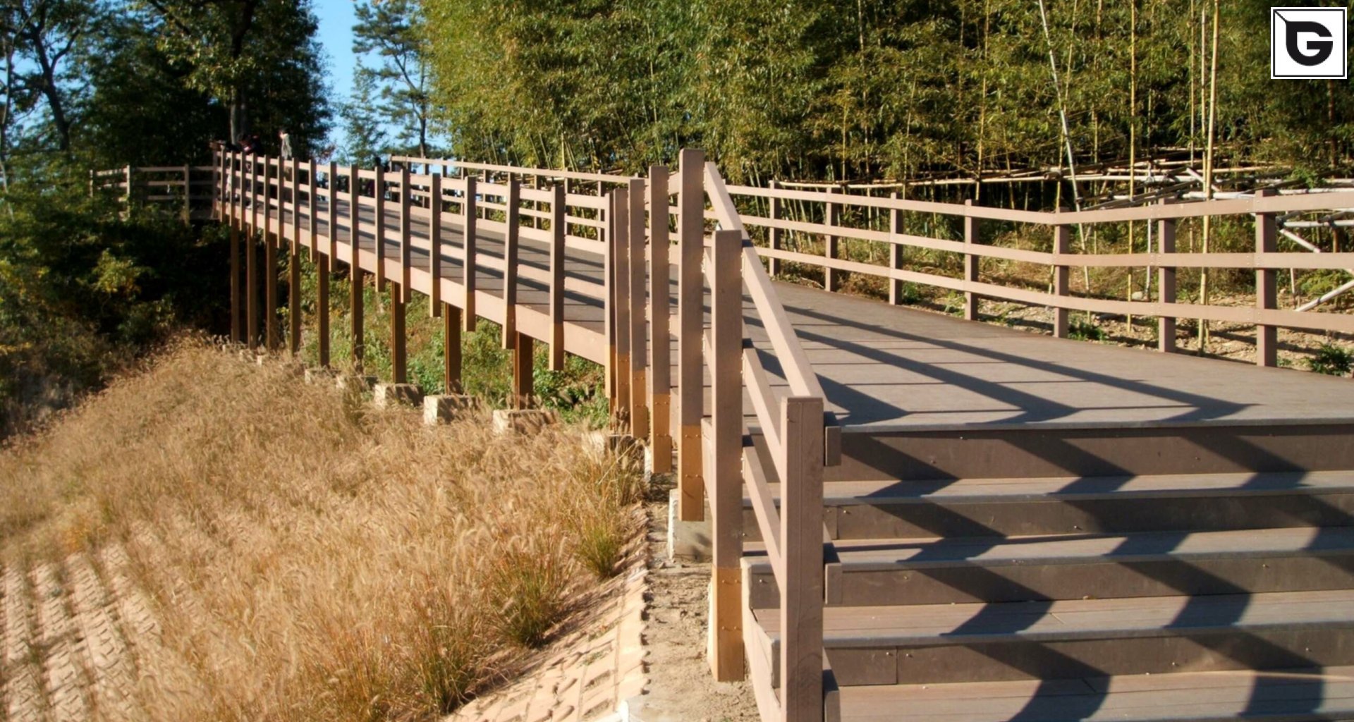Transport-Einrichtungen_Brücken, Rampen, Gehweg_Am Wasser entlang
