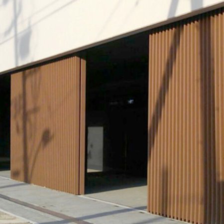 Verwaltungsgebäude_Zäune, Mauer, Portal_Büros