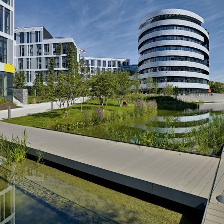 Verwaltungsgebäude_Terrasse Gewerbliche Nutzung_Vorzeigeprojekte - WPC holz 