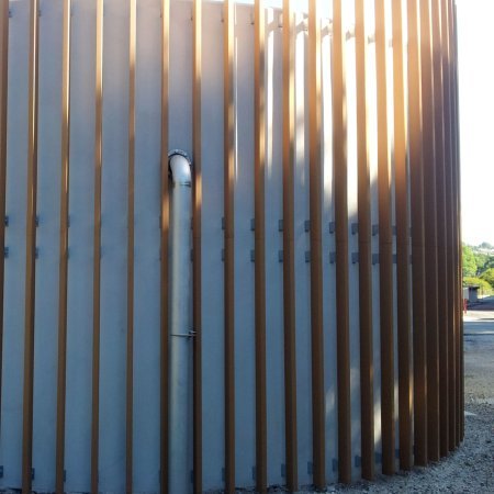 Industrielle Gebäude_Offene Fassadenverkleidung - verti._Industriegebäude