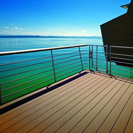 Restaurant und Hotelgewerbe_Dachanlage, Balk., Laufgang_Vorzeigeprojekte - WPC holz 