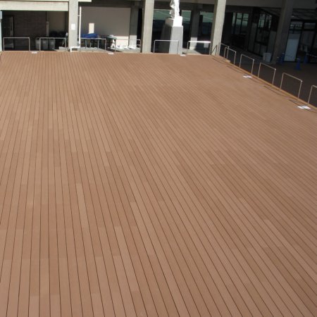 Institutionelle Einrichtungen_Terrasse Gewerbliche Nutzung_Gebogene Profilen