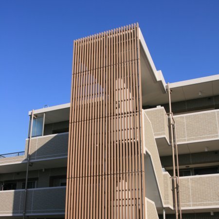 Wohngebäude_Vertical Sonnenschutz, jalousien_Wohnhaus