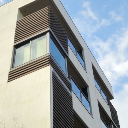 Wohngebäude_Geländer_Wohnhaus