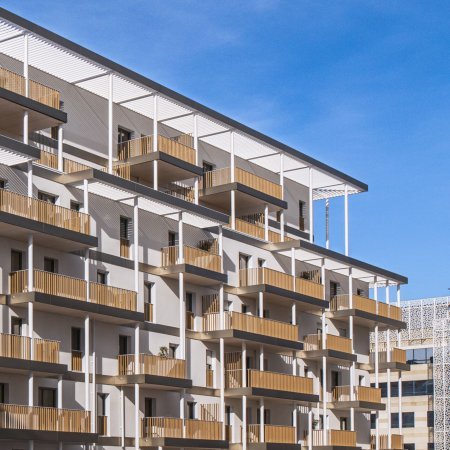 Wohngebäude_Geländer_Wohnhaus