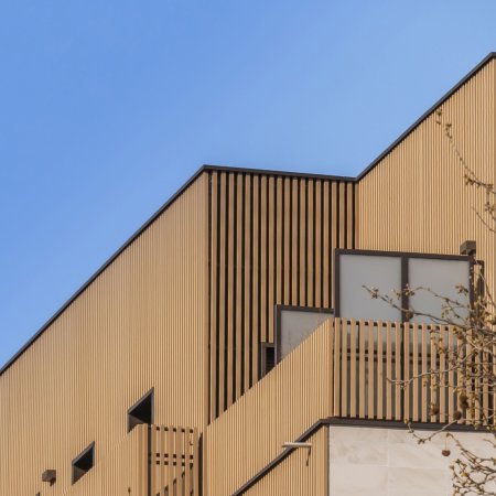 Wohngebäude_Geländer_Wohnhaus