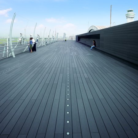 Transport-Einrichtungen_Terrasse Gewerbliche Nutzung_Vorzeigeprojekte - WPC holz 