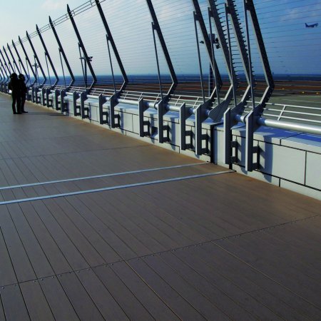 Transport-Einrichtungen_Terrasse Gewerbliche Nutzung_Vorzeigeprojekte - WPC holz 