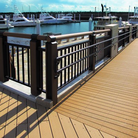 Transport-Einrichtungen_Brücken, Rampen, Gehweg_Am Wasser entlang