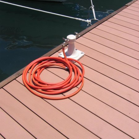 Transport-Einrichtungen_Stege, Bootsanleger_Am Wasser entlang